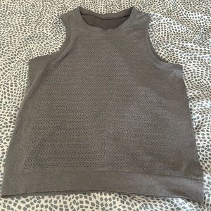 Lululemon Breeze Relaxed Fit Tank Size 6 in Gray